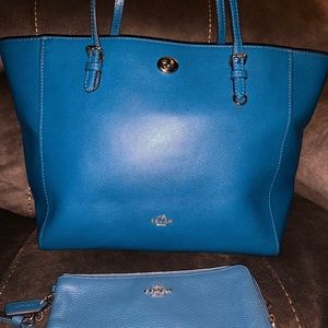 Turnlock Tote large double zip wristlet wallet